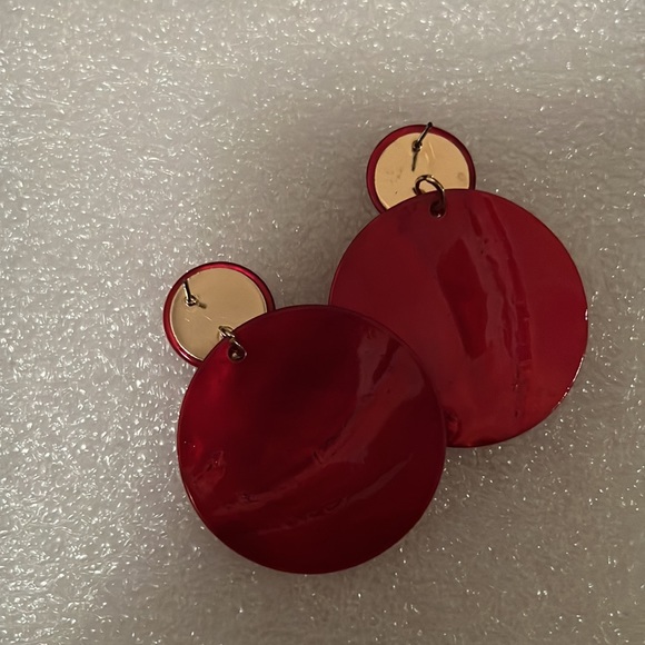 Shell Round Earring - Picture 2 of 3